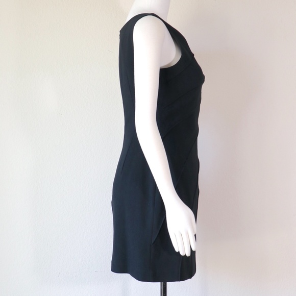 Vintage sleeveless figure-flattering short black cocktail dress - Picture 5 of 9
